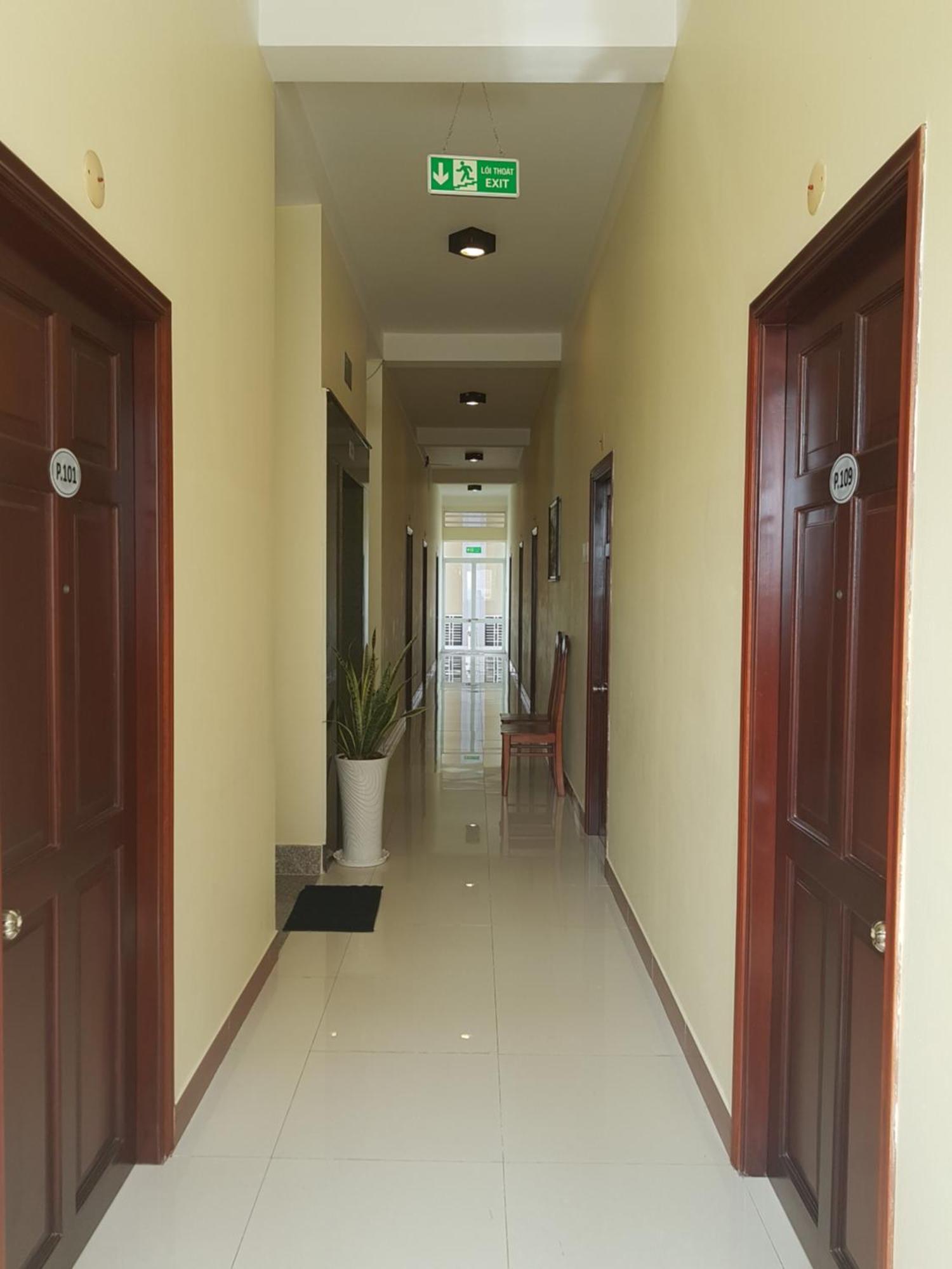 Hostel Dang Loi ホステルダンロイ Chau Doc Exteriör bild