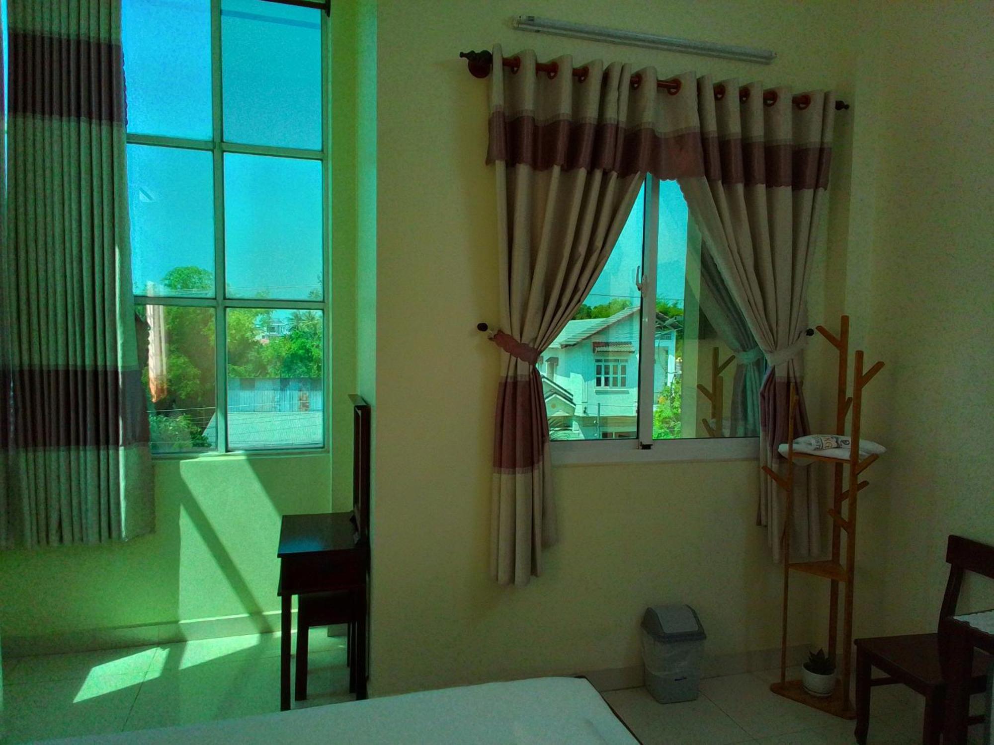 Hostel Dang Loi ホステルダンロイ Chau Doc Exteriör bild