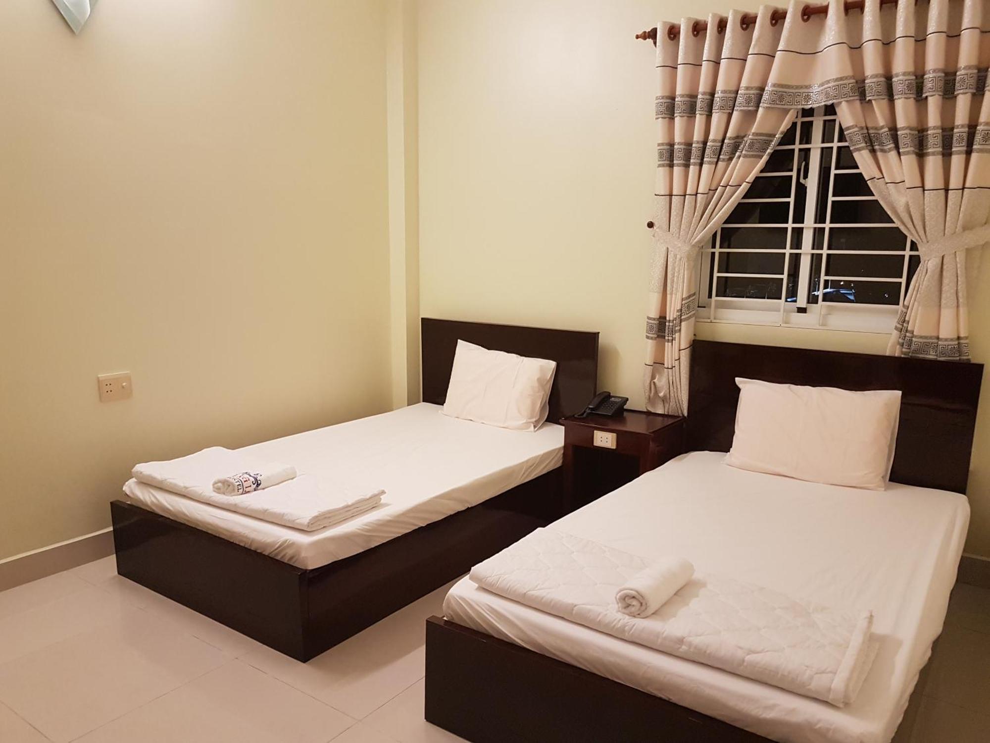 Hostel Dang Loi ホステルダンロイ Chau Doc Exteriör bild