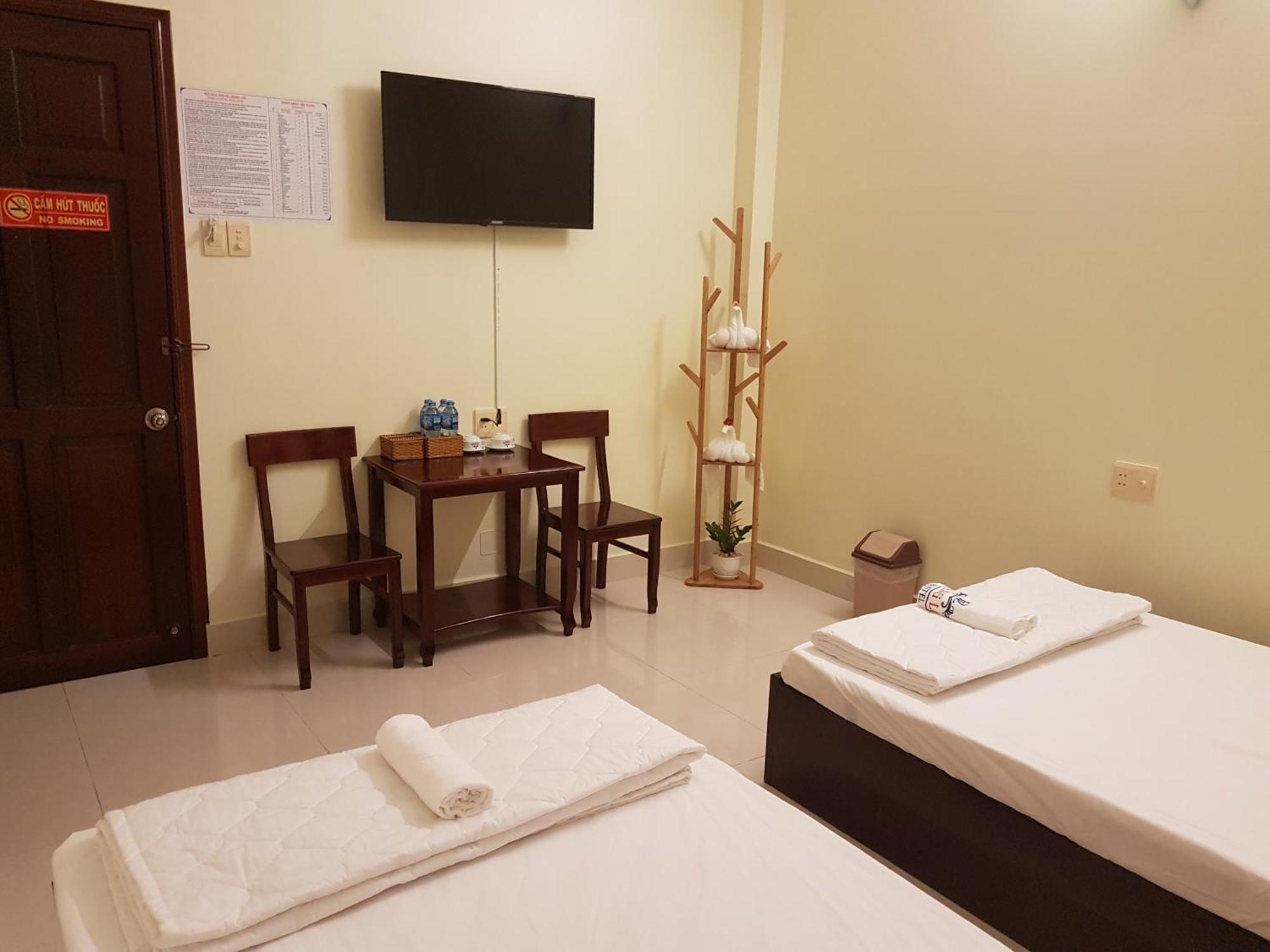 Hostel Dang Loi ホステルダンロイ Chau Doc Exteriör bild