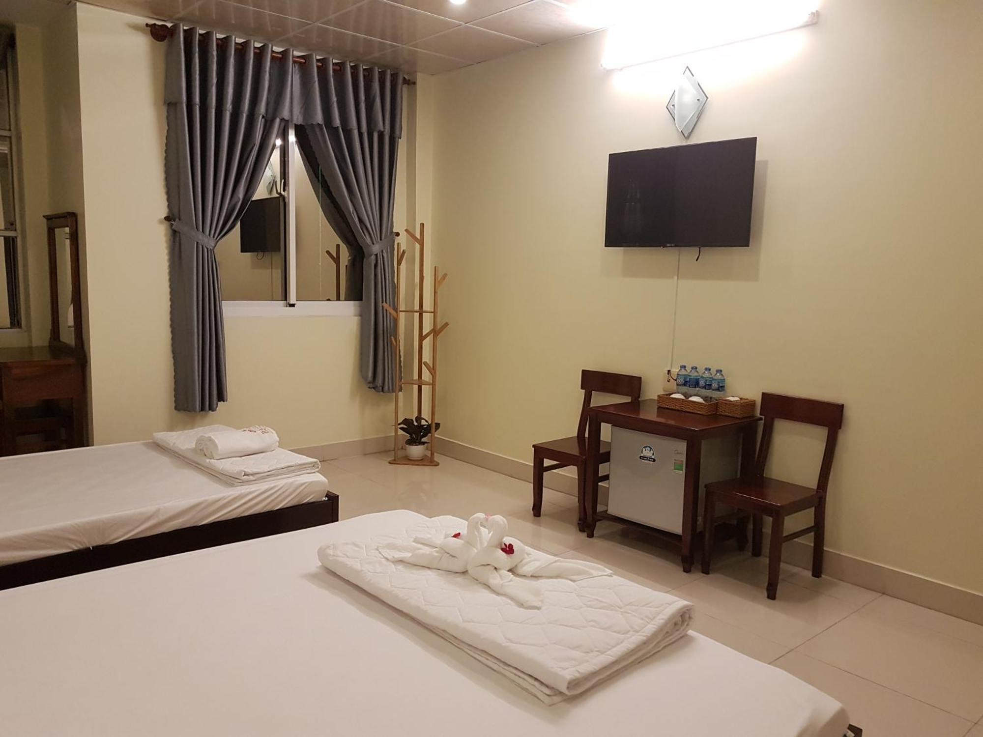 Hostel Dang Loi ホステルダンロイ Chau Doc Exteriör bild
