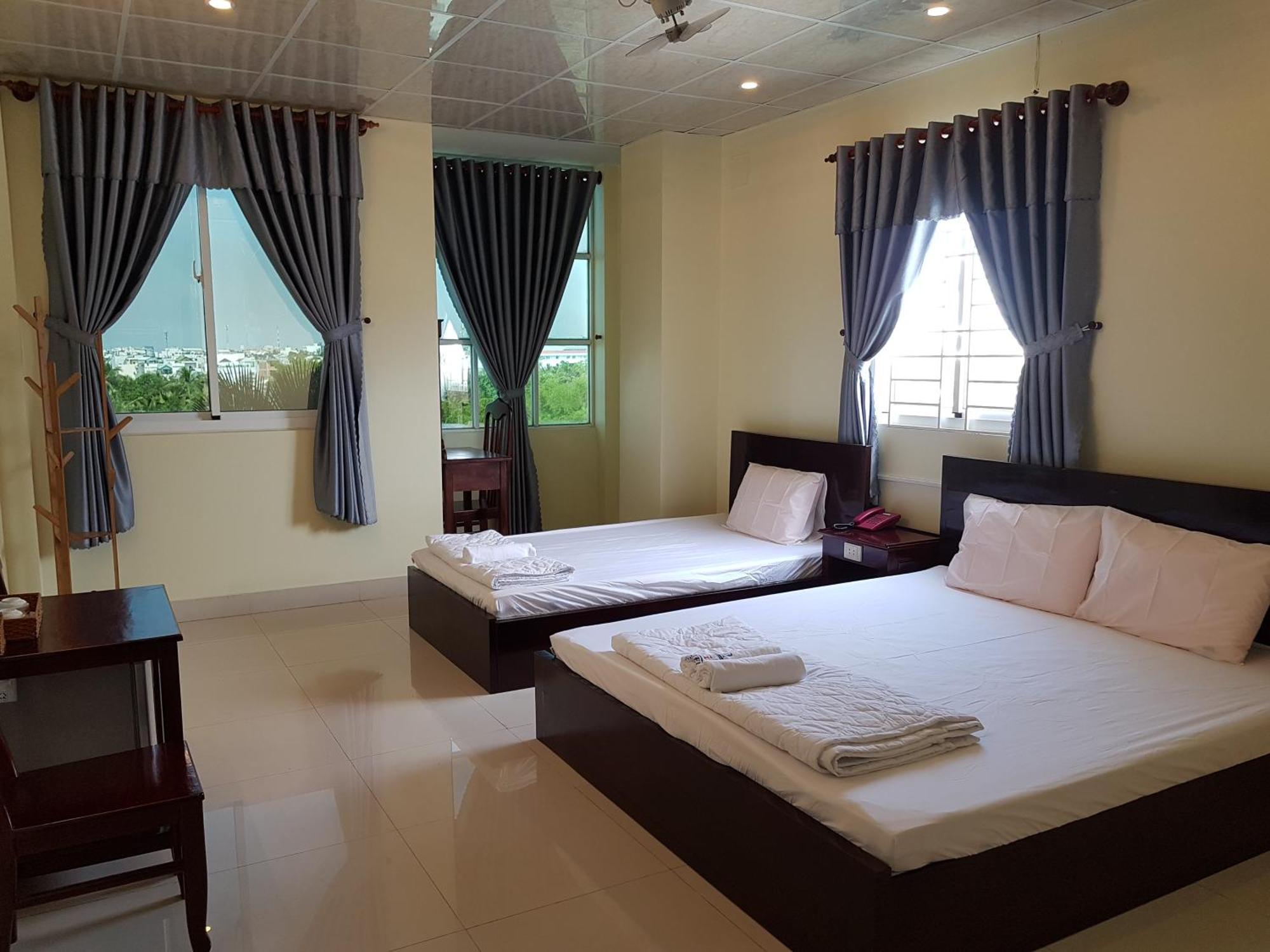 Hostel Dang Loi ホステルダンロイ Chau Doc Exteriör bild