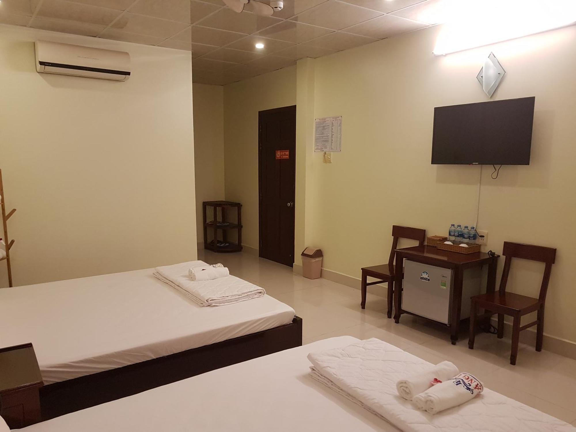 Hostel Dang Loi ホステルダンロイ Chau Doc Exteriör bild