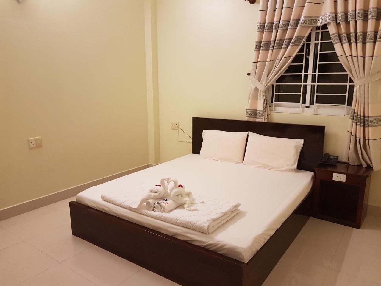 Hostel Dang Loi ホステルダンロイ Chau Doc Exteriör bild