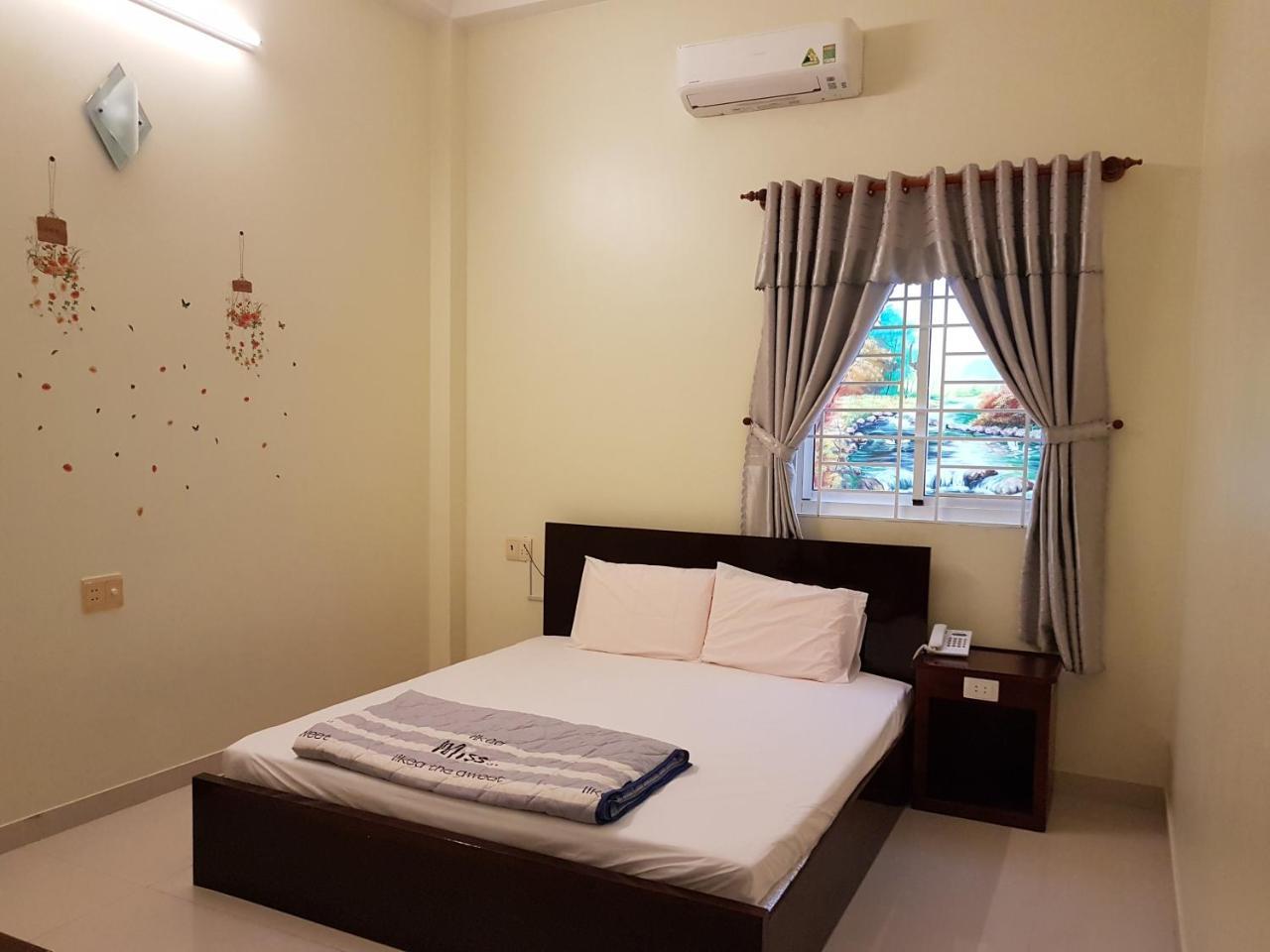 Hostel Dang Loi ホステルダンロイ Chau Doc Exteriör bild