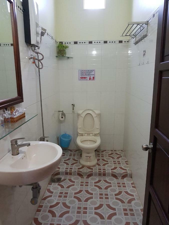 Hostel Dang Loi ホステルダンロイ Chau Doc Exteriör bild
