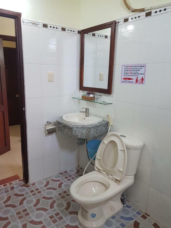 Hostel Dang Loi ホステルダンロイ Chau Doc Exteriör bild